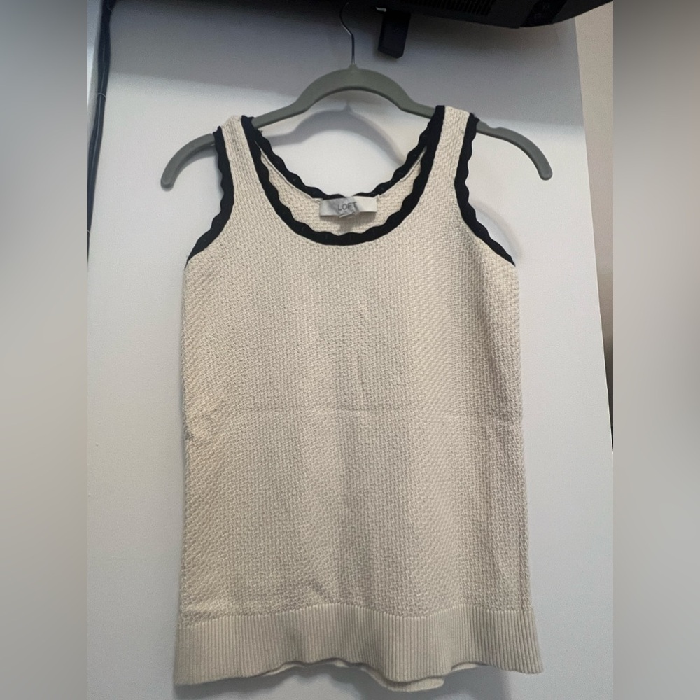LOFT New without tag Scallop Sweater Tank size petite S